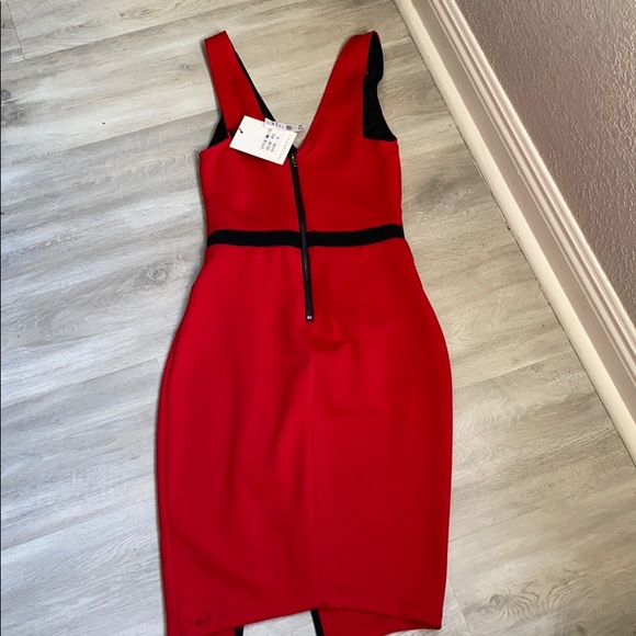 Red dress - Picture 4 of 5